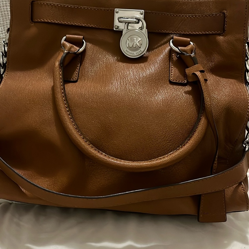 MK Hamilton Bag / Pebble Leather & Chain Strap to use as a crossbody.